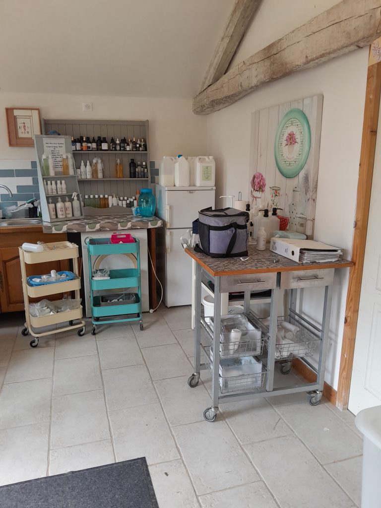 contact carolyn at Belle Fleur